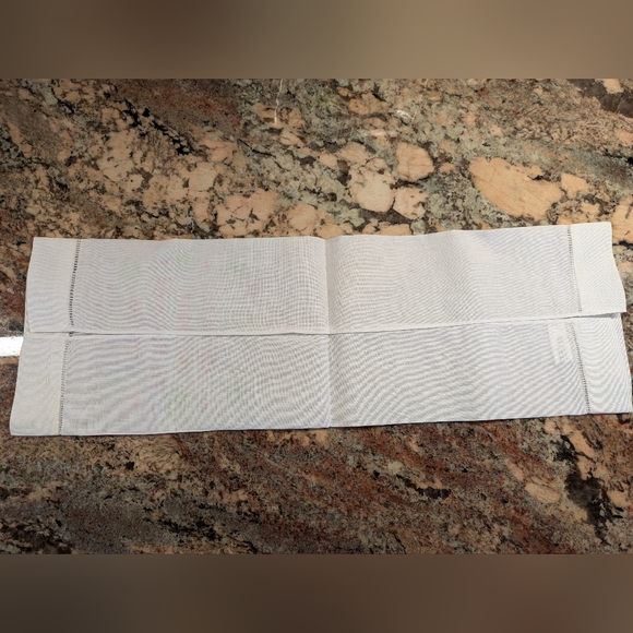 2/$18 NWOT Funny Holiday Hand Towel - Picture 2 of 5